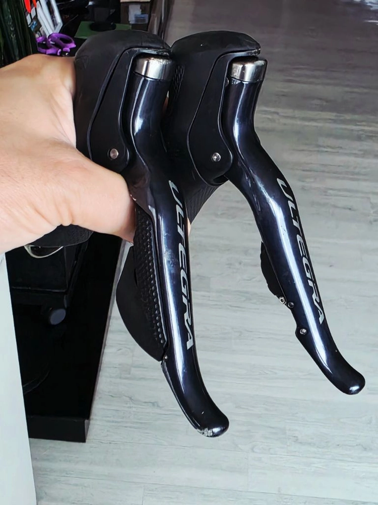 시마노 울테그라 Di2 삼점셋 이미지