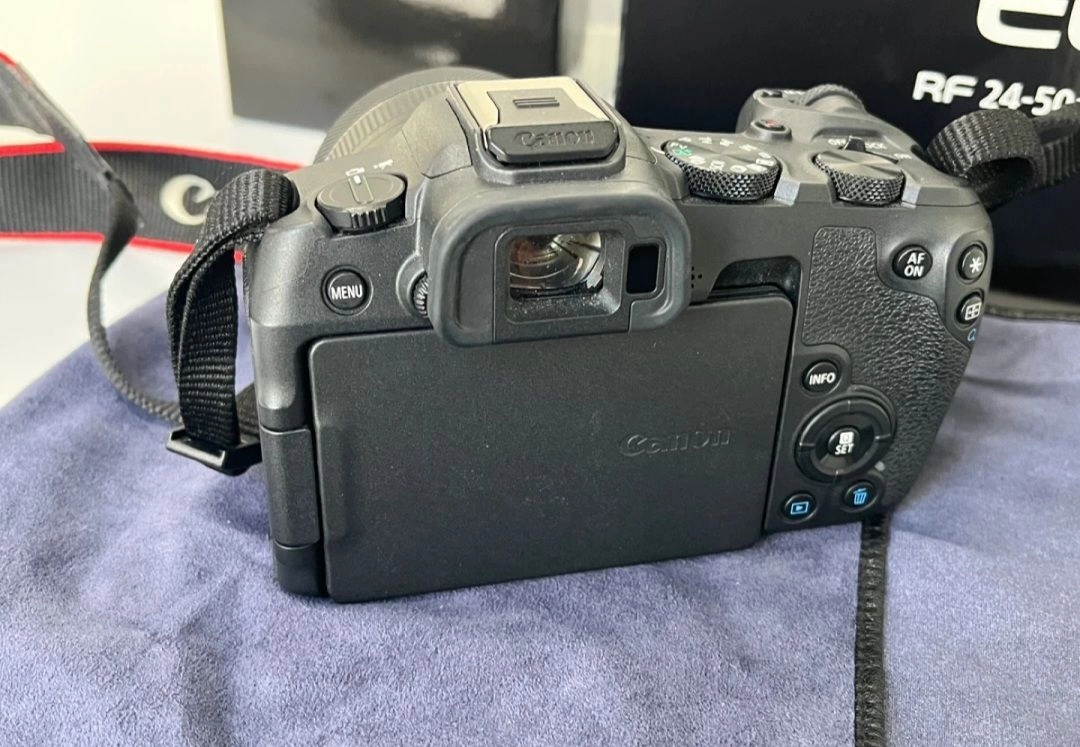 캐논 eos R8 +RF 24-50mm 풀박스 이미지