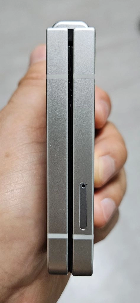 갤럭시 Z플립6 실버 256GB 싸게 팝니다. 이미지
