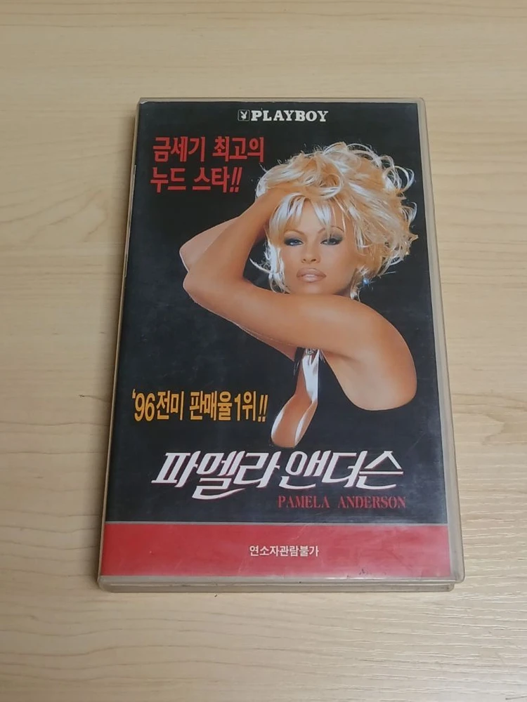 세계적 이슈의 그녀 머틀리 크루 토미리의 전여자친구 프레이 보이 누드 파멜라 앤더슨의 모든 것 비디오 테이프 이미지