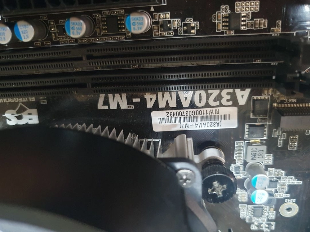 AMD 라이젠5 3500 와 ECS A320M4-M 이미지