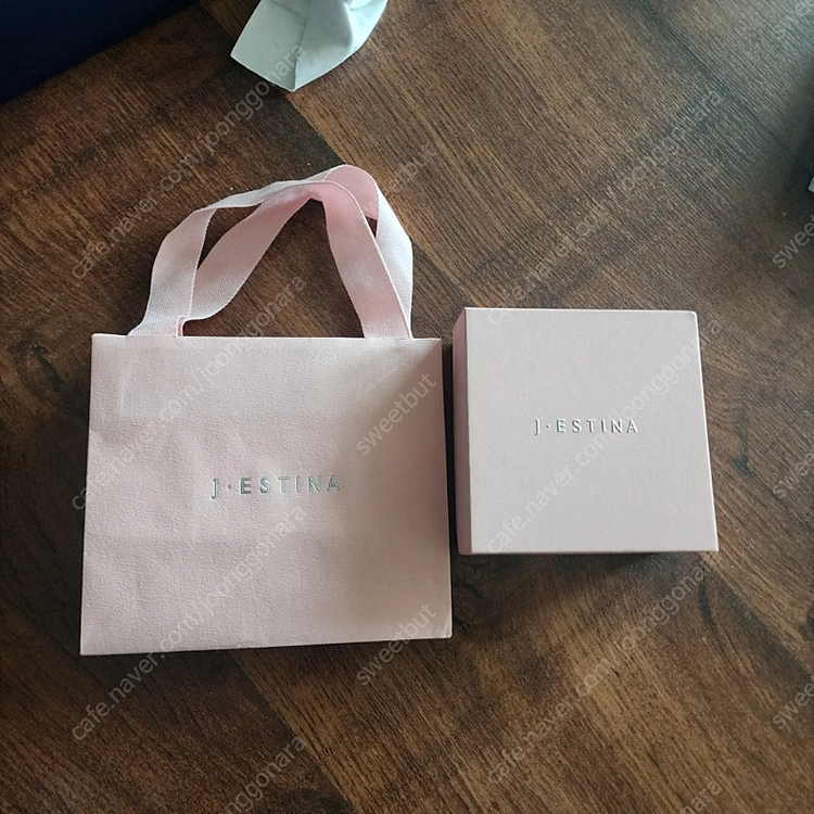 제이에스티나 스톤헨지 목걸이 이미지