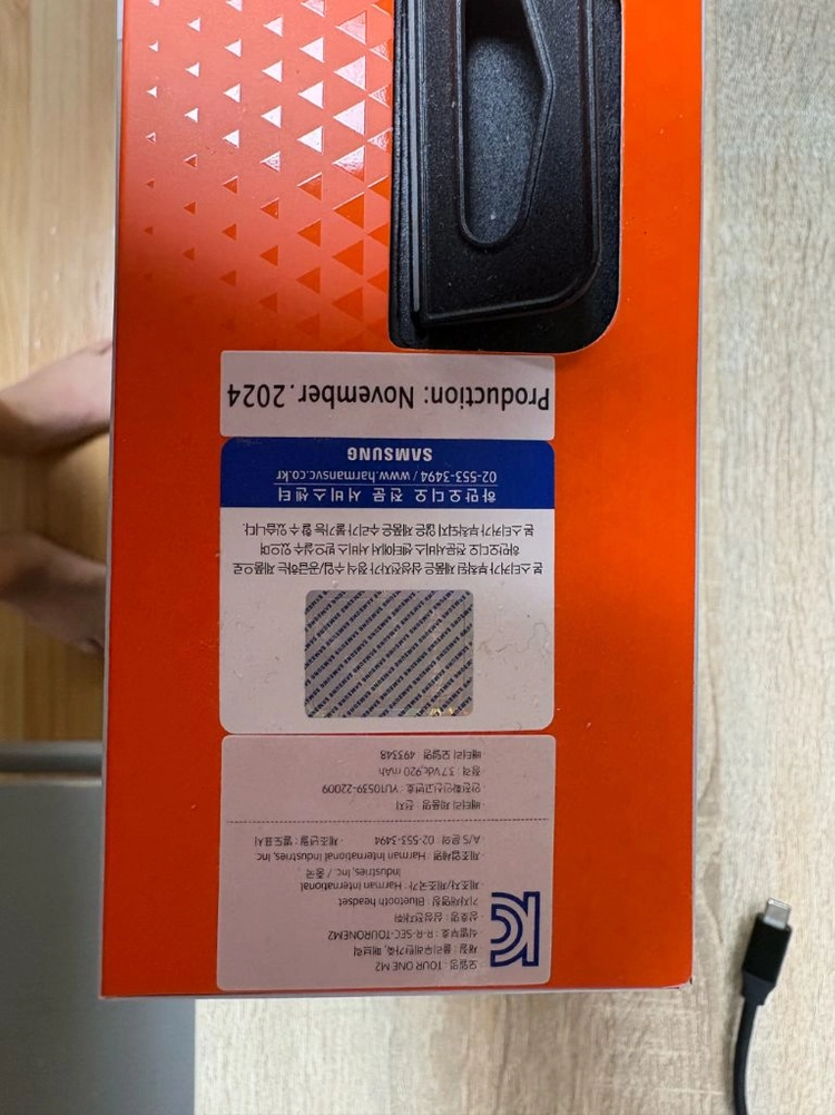 JBL TOUR ONE M2 헤드폰 샴페인 이미지