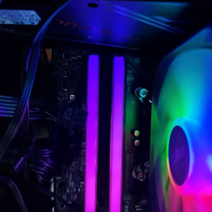 삼성전자 DDR4 2666mhz 8GB 램 2개 RGB 방열판 포함.- 전주시 이미지
