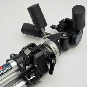 멘프로토 Manfrotto 055 와 141RC 중형 삼각대 이미지
