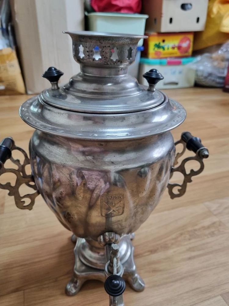 러시아 전통 차 끓이는 기구인 사모바르(Samovar) 이미지