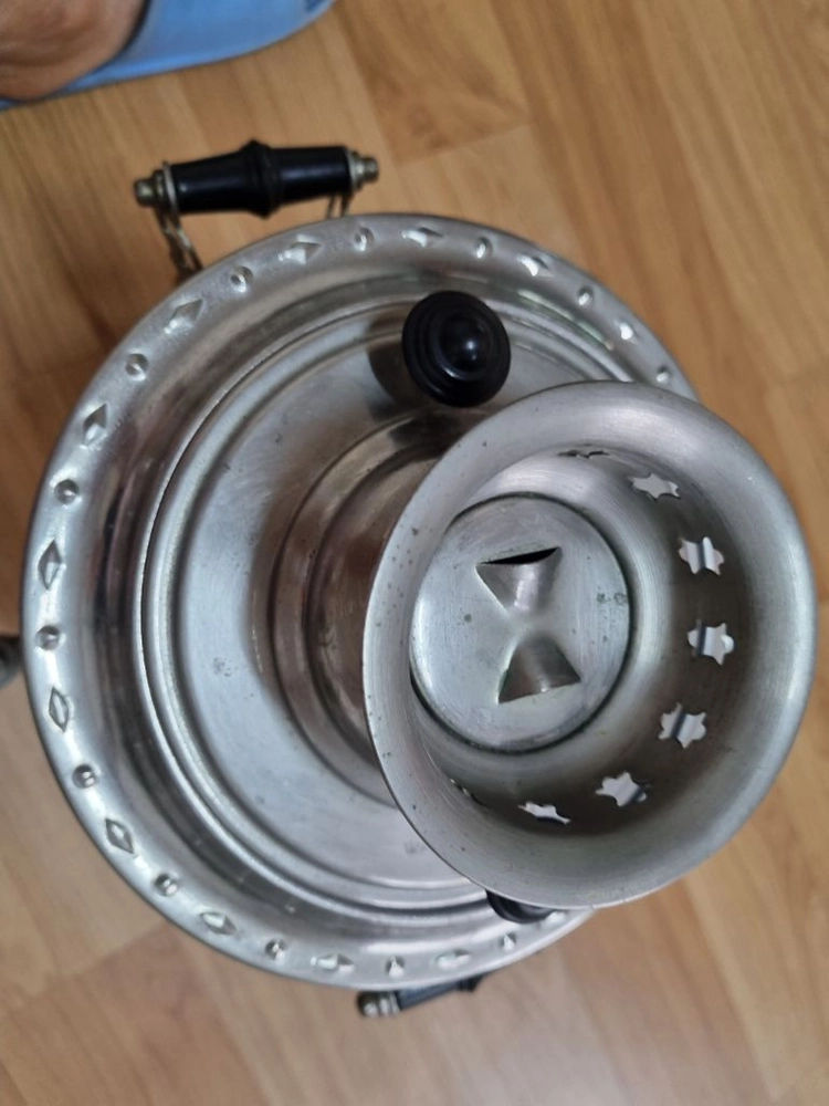 러시아 전통 차 끓이는 기구인 사모바르(Samovar) 이미지