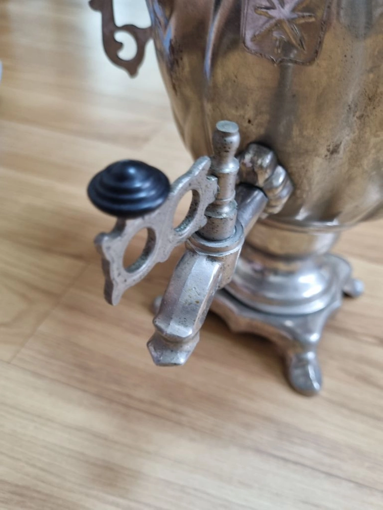 러시아 전통 차 끓이는 기구인 사모바르(Samovar) 이미지