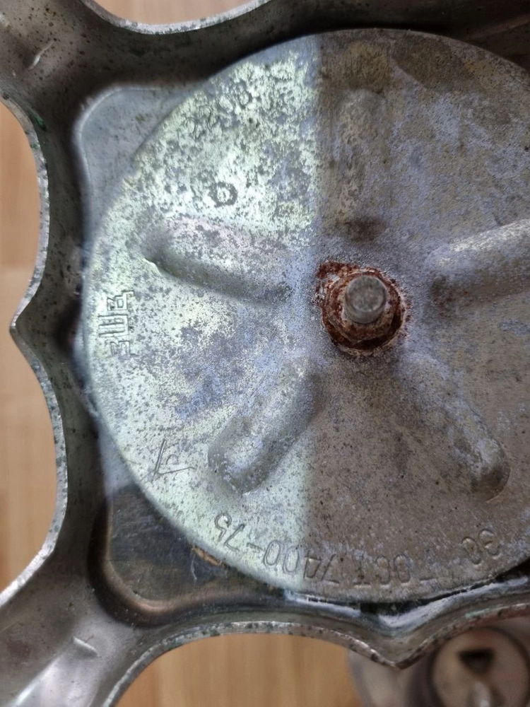 러시아 전통 차 끓이는 기구인 사모바르(Samovar) 이미지