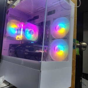 RTX4070 고사양 게이밍 컴퓨터 32GB 이미지