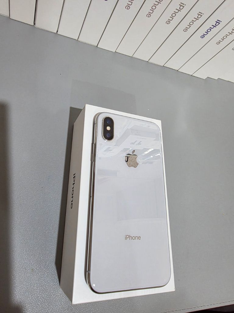 iPhone X 256GB シルバー