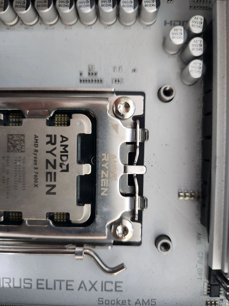 라이젠 7600X+기가바이트 B650M AORUS ELITE AX ICE 이미지