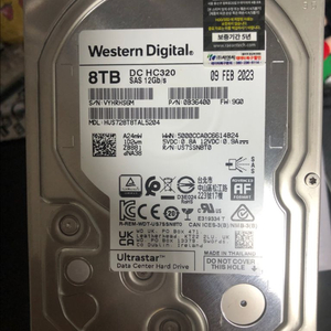 8TB SAS HDD 이미지