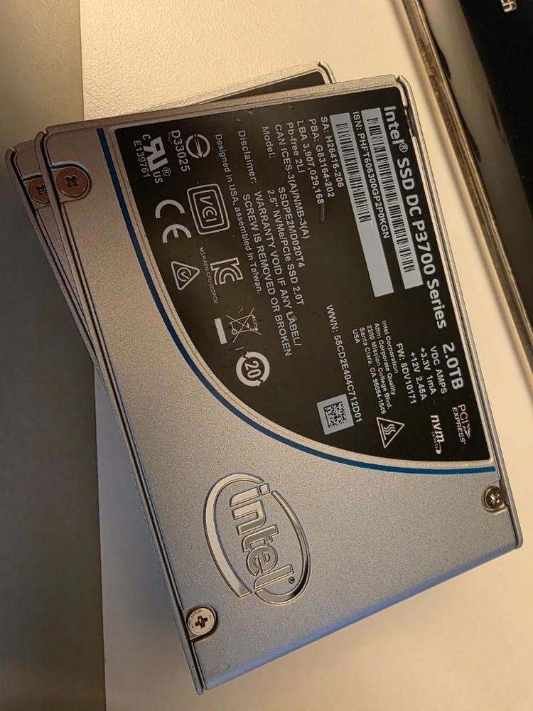 인텔 p3700 NVMe SSD 2TB eMLC 신품급 - 안심되는 중고거래
