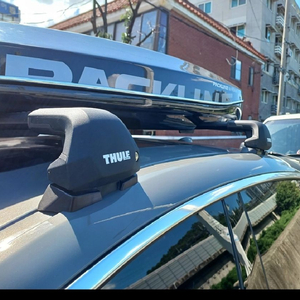 bmw 6gt,라브4용 툴레 7207 픽스포인트 엣지 가로바+팩라인 nx프리미엄 블랙 루프박스 장착 이미지