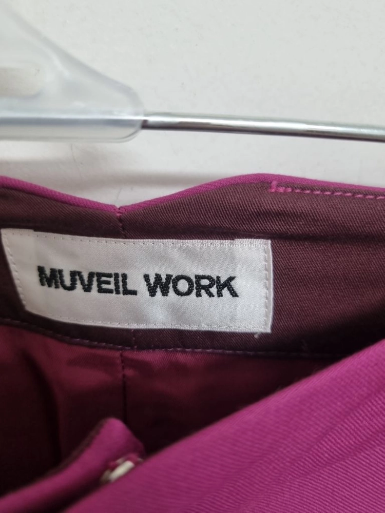 한섬 MUVEIL WORK 와인/퍼플 핀턱 와이드 팬츠 이미지