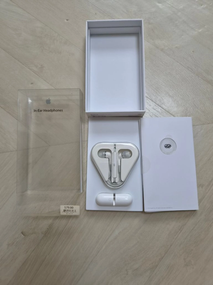 애플 인이어 이어폰 ME186LL/ A 이미지