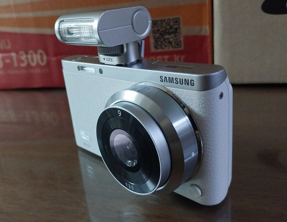 삼성 NX mini 화이트 카메라/(9mm 렌즈포함) 이미지