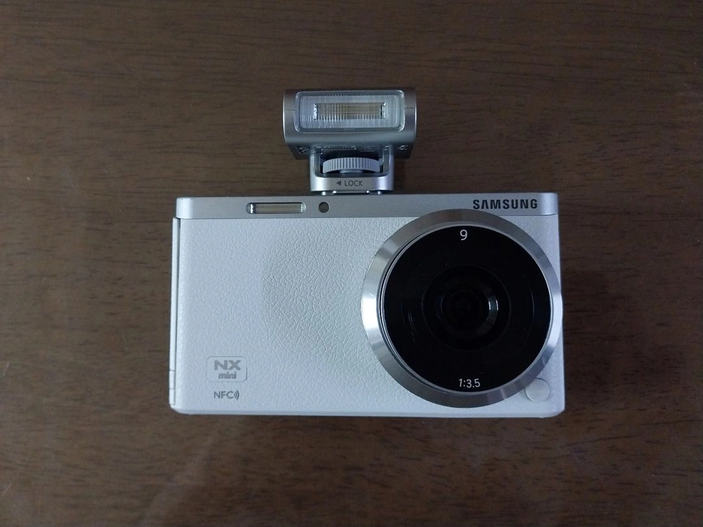 삼성 NX mini 화이트 카메라/(9mm 렌즈포함) 이미지