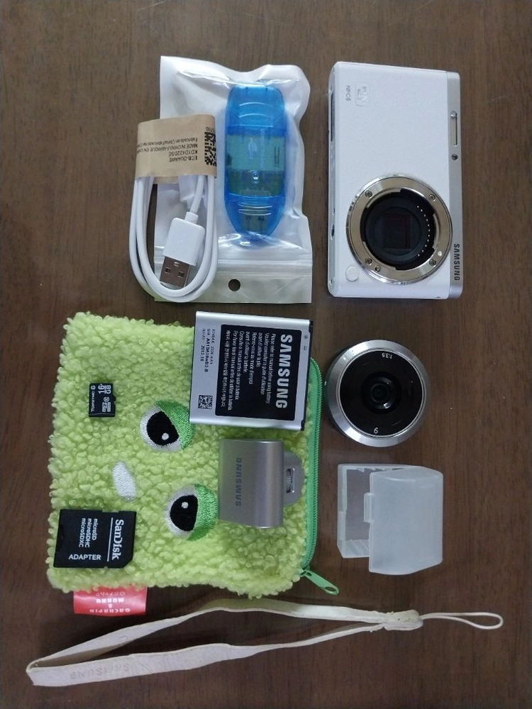 삼성 NX mini 화이트 카메라/(9mm 렌즈포함) 이미지