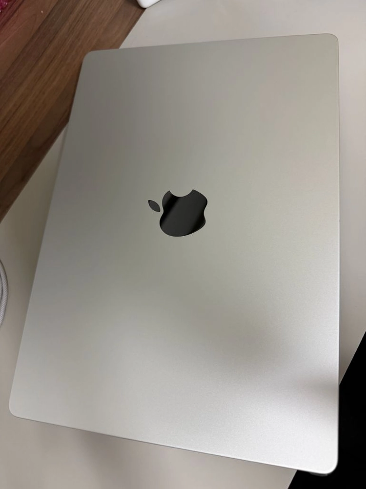 맥북 프로 M1 Max 14인치 64GB 1TB 24코어 GPU 이미지