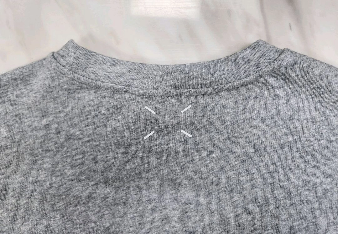 [26년 여성 L] 메종마르지엘라 티셔츠 루이비통 샤넬 구찌 펜디 프라다 에르메스 디올 버버리 한섬 랑방 토리버치 이미지
