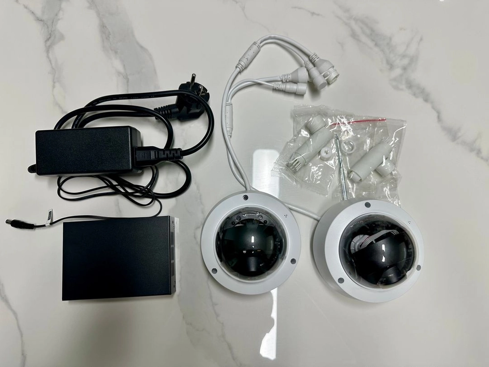 TP-Link VIGI C250 CCTV (4mm/2.8mm 각 1대) + ipTIME PoE401Q 일괄판매 이미지