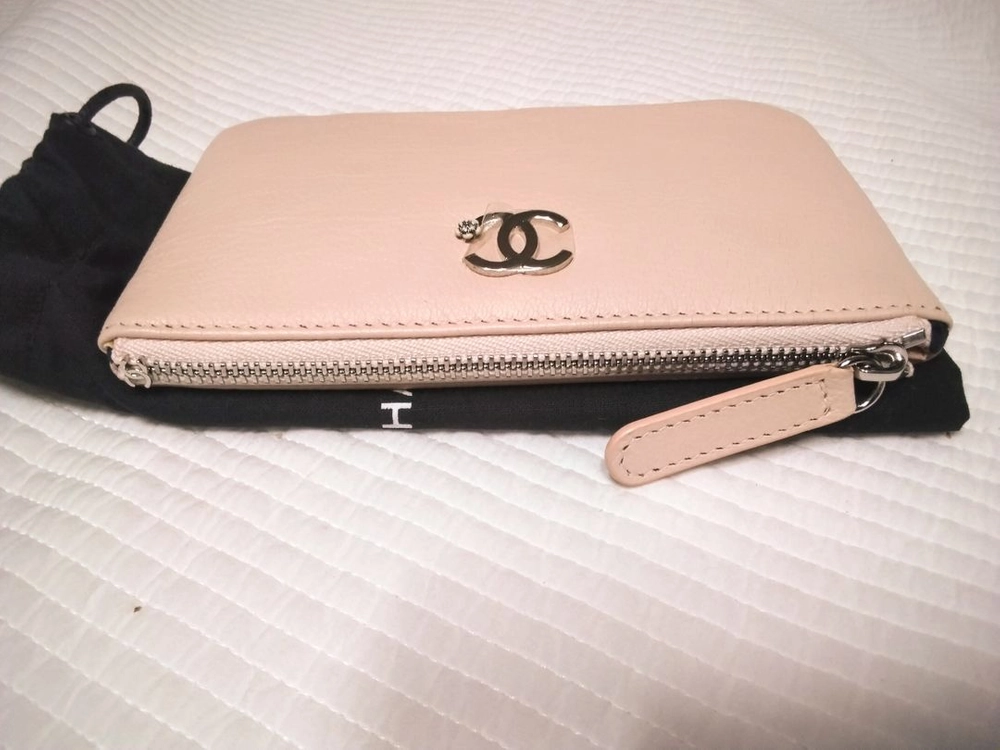 Chanel 미니파우치 정품 특이한 골드메탈 CC로고 이미지