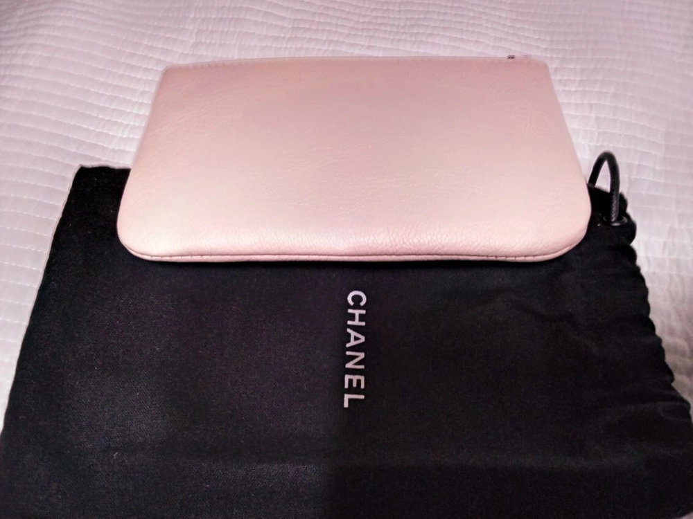 Chanel 미니파우치 정품 특이한 골드메탈 CC로고 이미지