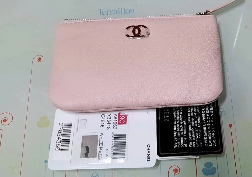 Chanel 미니파우치 정품 특이한 골드메탈 CC로고 이미지