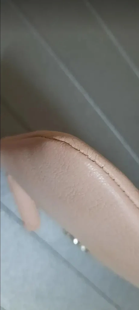 Chanel 미니파우치 정품 특이한 골드메탈 CC로고 이미지