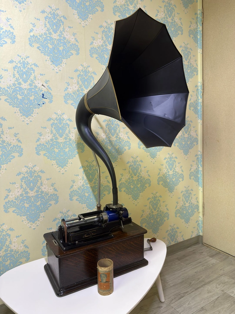 에디슨 축음기(Edison Home Phonograph Model C with a Cygnet horn) 이미지