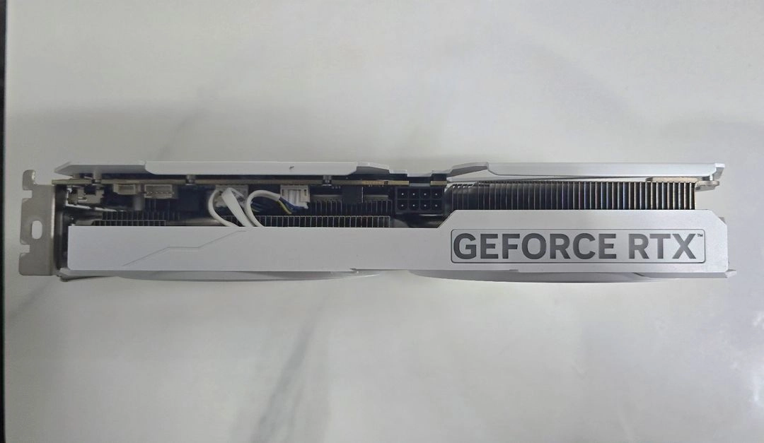 지포스 RTX 4060Ti 화이트 저렴하게 판매합니다 이미지