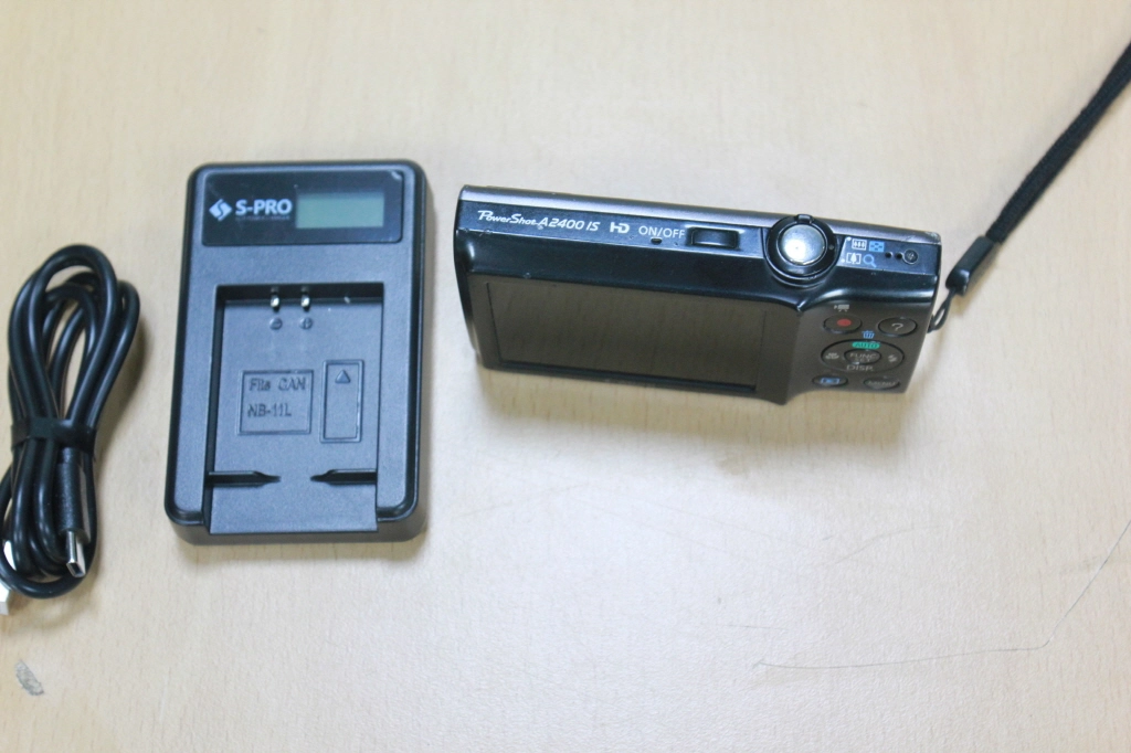 캐논 콤팩트 디카 파워샷 A2400 빈티지 레트로 감성의 디카 이미지