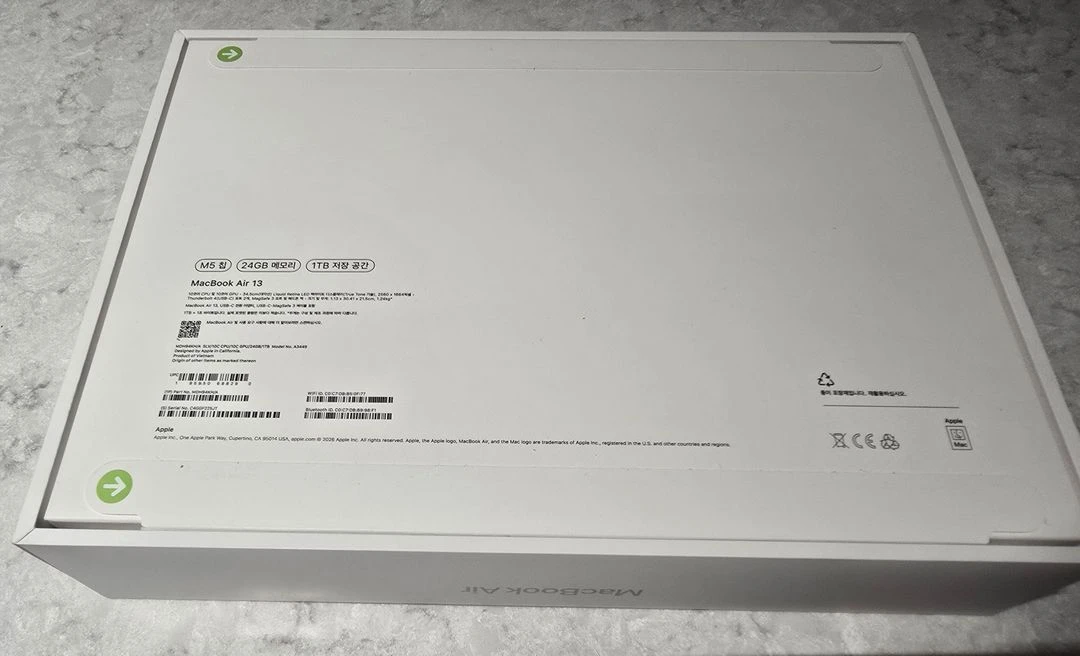 새상품 Apple 맥북에어 13 M5 24GB 1TB 실버 10 코어 이미지