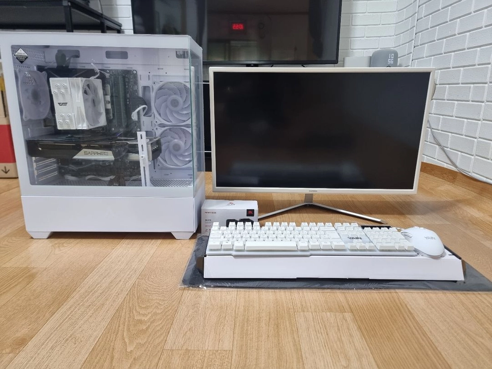 화이트 PC 고사양 컴퓨터 팝니다 게이밍 PC I9.배그.발로란트.옵치.스팀.메이플 이미지