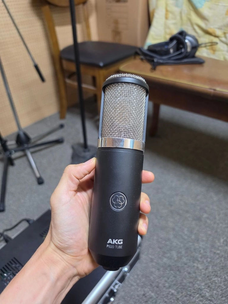 Akg p820 tube마이크 s급 이미지