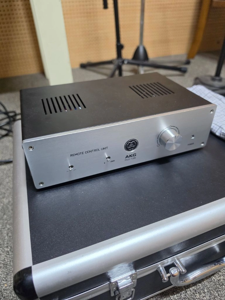Akg p820 tube마이크 s급 이미지