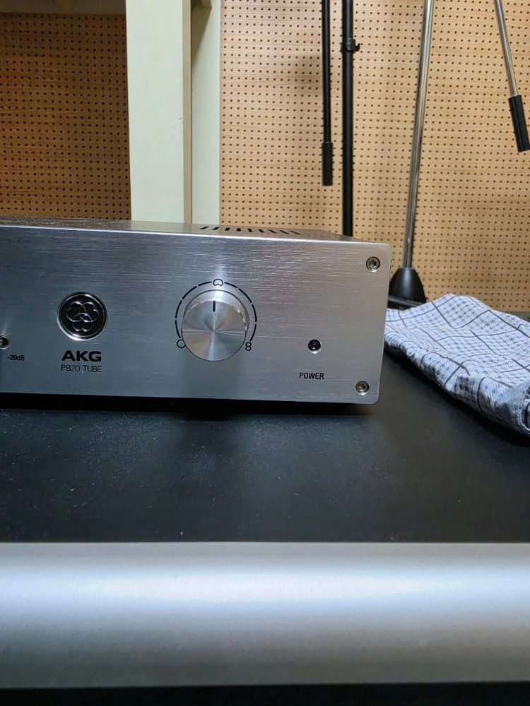Akg p820 tube마이크 s급 이미지