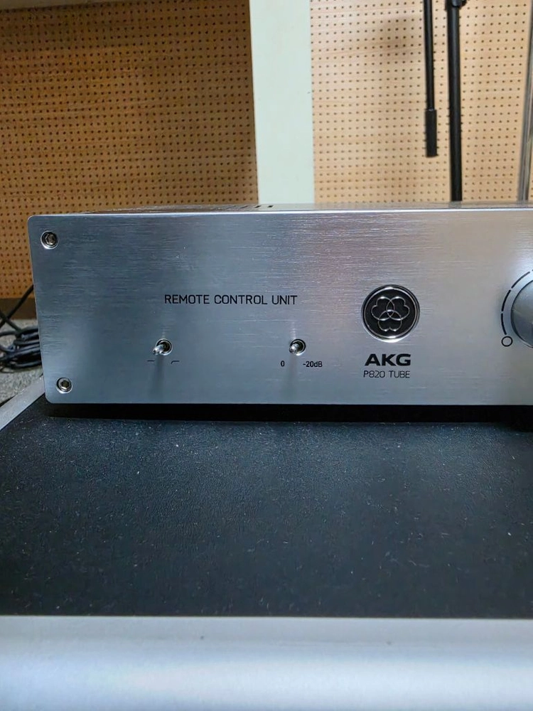 Akg p820 tube마이크 s급 이미지