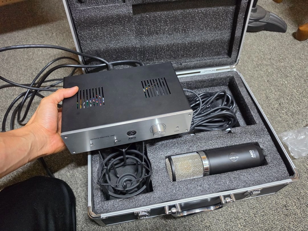 Akg p820 tube마이크 s급 이미지
