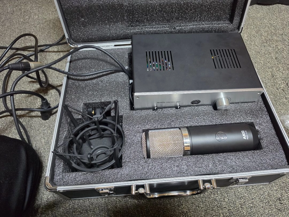 Akg p820 tube마이크 s급 이미지