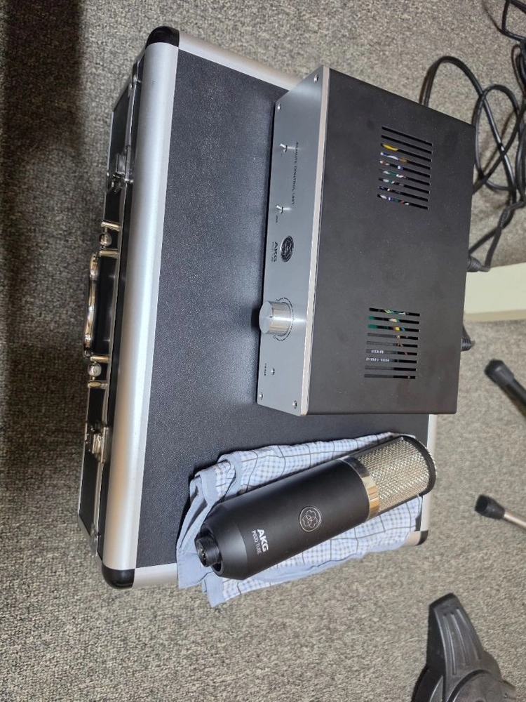 Akg p820 tube마이크 s급 이미지