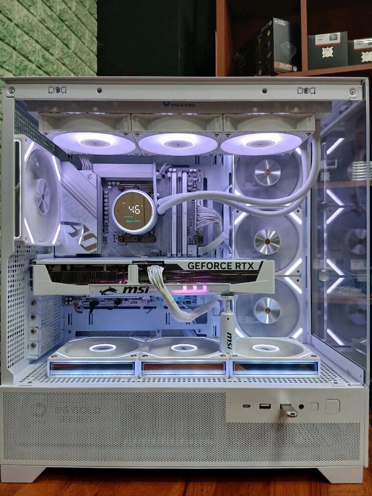 미사용 ) 9800X3D & RTX5070TI 화이트 컴퓨터 - 안심되는 중고거래