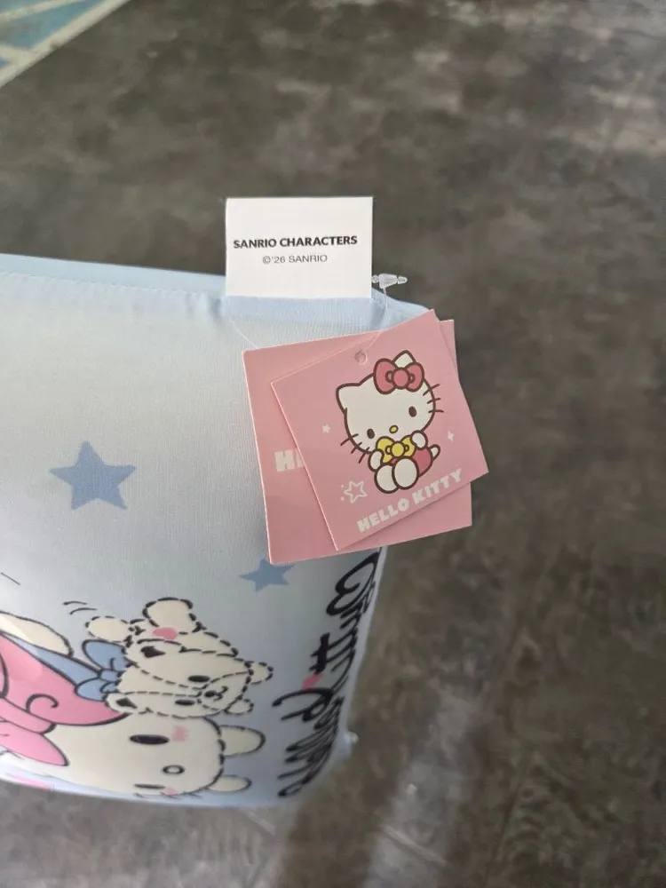 산리오 헬로키티 메모리폼 베개 이미지
