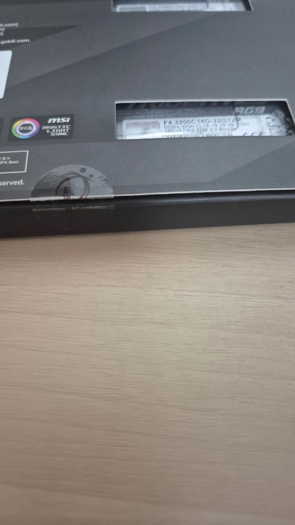 DDR4 32GB RGB 메모리 이미지