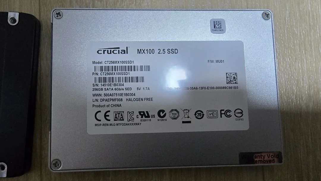 삼성 860 SSD 512GB, CRUCIAL 256GB, 삼성 750 500gb, 외장하드 1테라 도시바 일괄 이미지