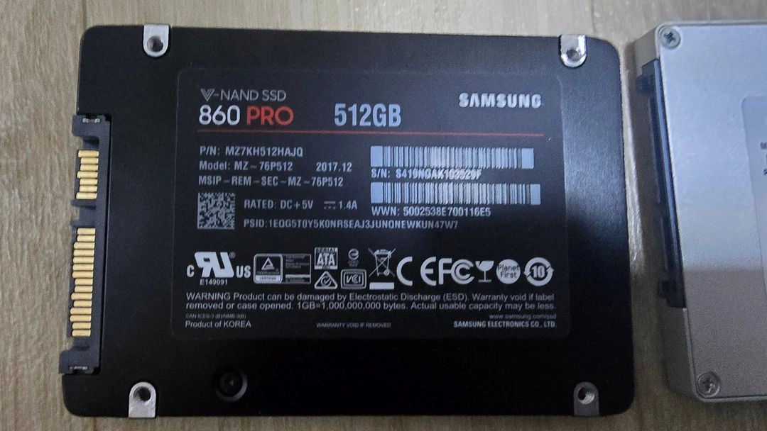 삼성 860 SSD 512GB, CRUCIAL 256GB, 삼성 750 500gb, 외장하드 1테라 도시바 일괄 이미지
