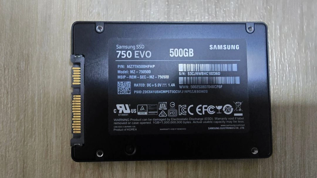 삼성 860 SSD 512GB, CRUCIAL 256GB, 삼성 750 500gb, 외장하드 1테라 도시바 일괄 이미지