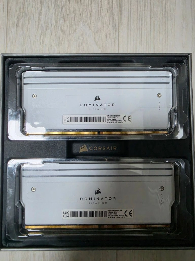 커세어 도미네이터 티타늄 64gb 화이트팝니다 이미지